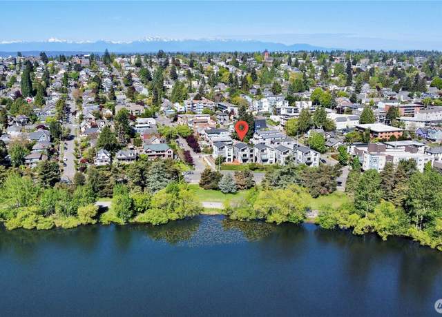 Property at 7107 Aurora Ave N, Seattle, WA 98103, 5 beds, 4 baths