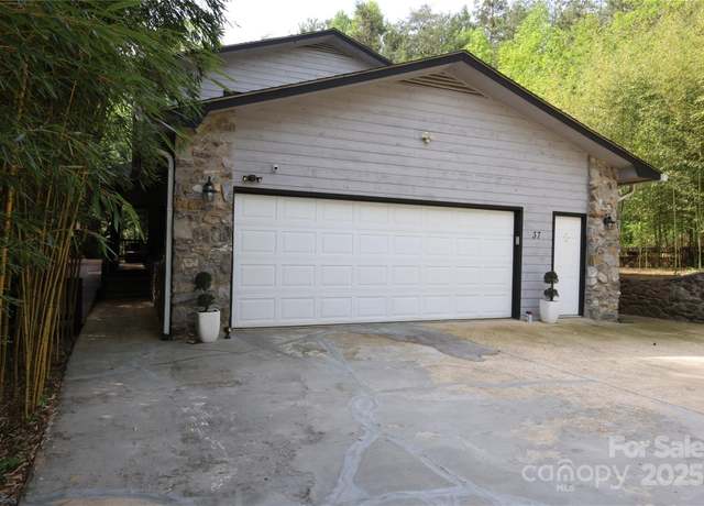 Property at 37 Nichols Hill Dr, Asheville, NC 28804, 4 beds, 3 baths