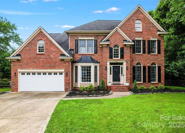Property at 6432 Morningsong Ln, Charlotte, NC 28269, 5 beds, 2.5 baths
