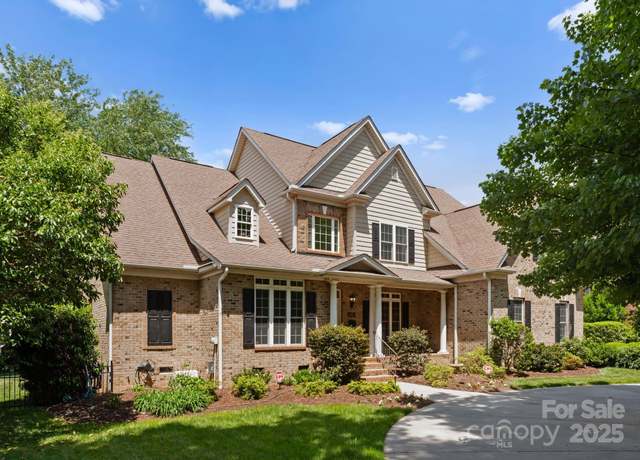 Property at 440 S Sharon Amity Rd, Charlotte, NC 28211, 5 beds, 3.5 baths