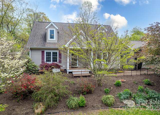 Property at 25 N Willow Brook Dr, Asheville, NC 28806, 3 beds, 2.5 baths