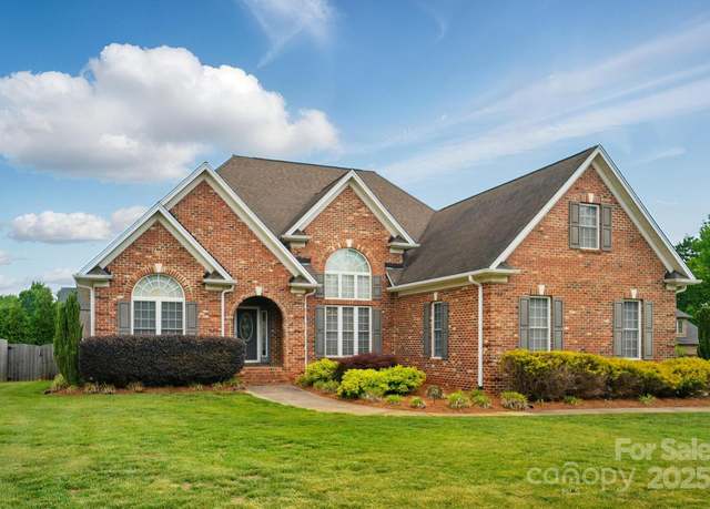 Property at 129 Daniel Efird Dr, Mount Holly, NC 28120, 4 beds, 2 baths
