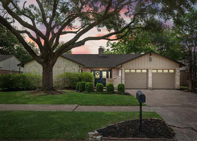 Property at 16442 Parksley Dr, Houston, TX 77059, 3 beds, 2 baths