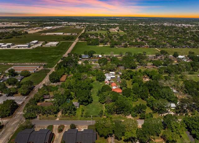 Property at 903 Brooks Ave, Rosenberg, TX 77471