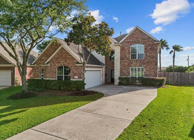 Property at 617 Forest Village Cir, La Marque, TX 77568, 4 beds, 3.5 baths