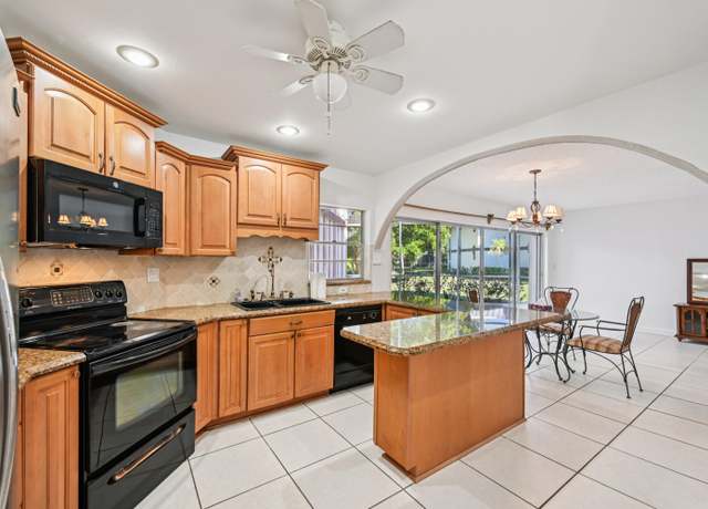 Property at 7 Greenway N #111, Royal Palm Beach, FL 33411, 2 beds, 2 baths