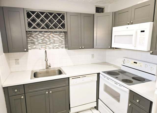 Property at 89 Saxony B Unit B, Delray Beach, FL 33446, 2 beds, 2 baths