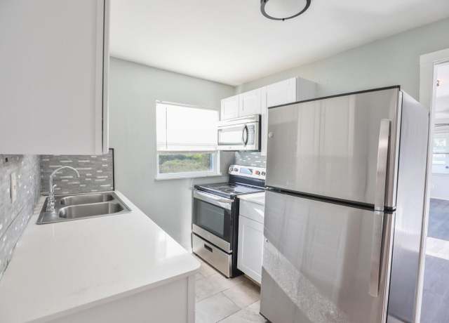 Property at 1107 Avenue F Ave, Fort Pierce, FL 34950, 3 beds, 1 bath