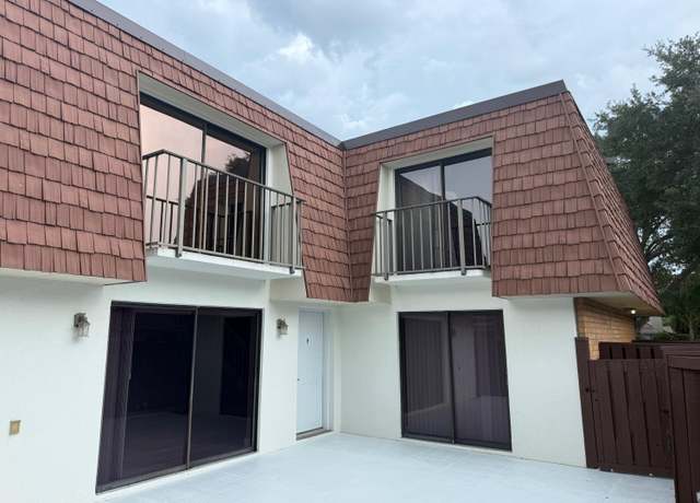 Property at 3611 SW Sunset Trace Cir, Palm City, FL 34990, 2 beds, 2.5 baths