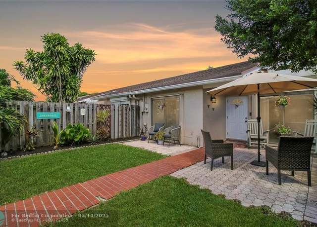 Property at 5112 E Lakes Dr, Deerfield Beach, FL 33064, 2 beds, 2 baths