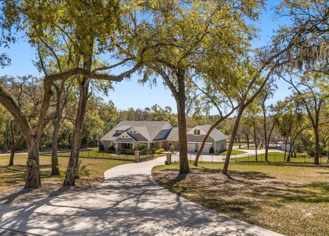 Property at 2600 Robie Ave, Mount Dora, FL 32757, 3 beds, 2.5 baths