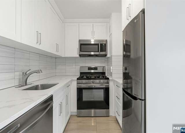 Property at 2000 Linwood Ave Unit 16B, Fort Lee, NJ 07024, 1 bed, 1 bath