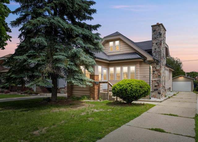 Property at 1472 S 86th St, West Allis, WI 53214, 4 beds, 1 bath
