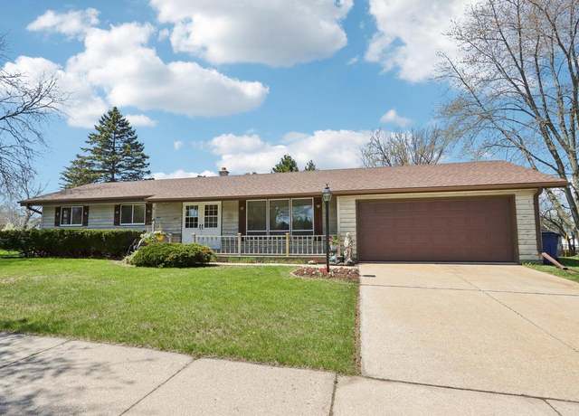 Property at 1445 17th Ave, Grafton, WI 53024, 3 beds, 1.5 baths