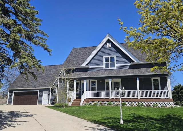 Property at 1753 Oneida Ct, Grafton, WI 53024, 4 beds, 2.5 baths