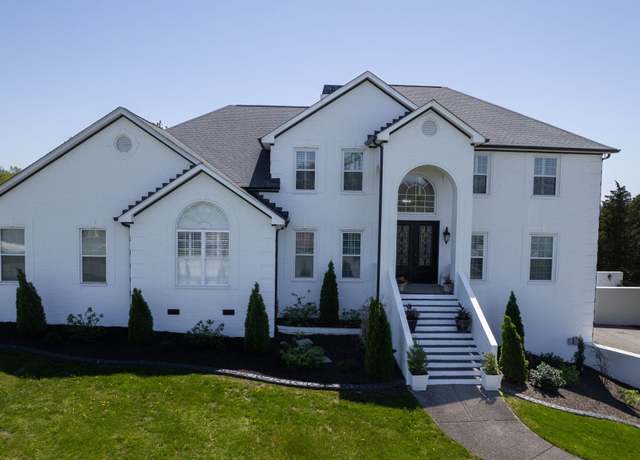 Property at 8109 Shady Pl, Brentwood, TN 37027, 6 beds, 4.5 baths