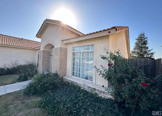 Property at 325 Terriwood Ave, Bakersfield, CA 93308, 3 beds, 2 baths