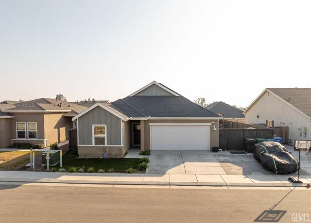 Property at 9605 Amberdale Way, Shafter, CA 93263, 3 beds, 2 baths