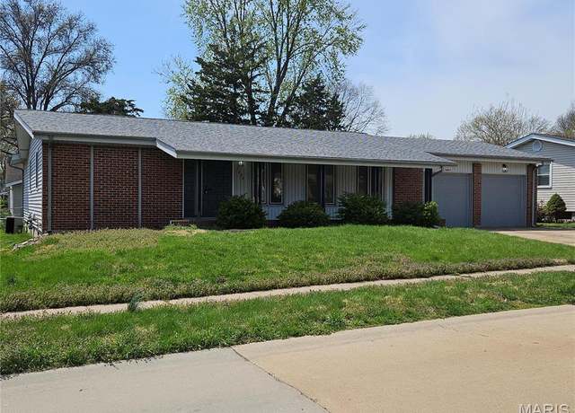 Property at 2254 Blue Heron Dr, Florissant, MO 63031, 3 beds, 3 baths