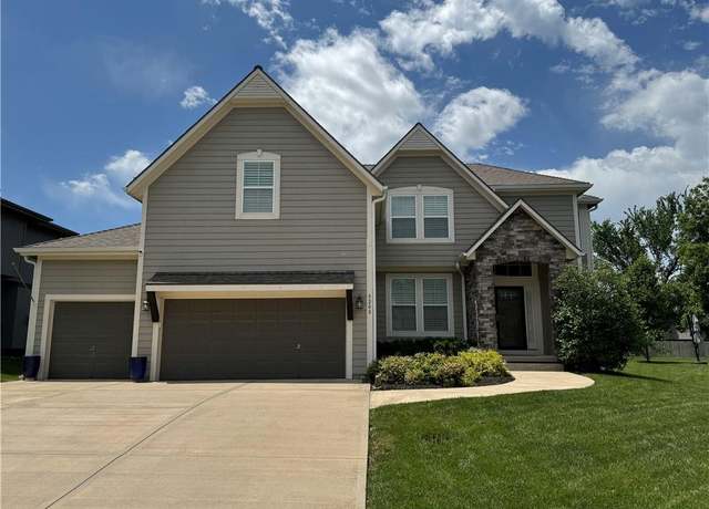 Property at 5208 Meadow View Dr, Shawnee, KS 66226, 5 beds, 4.5 baths