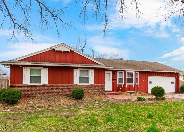 Property at 7504 Maple Ln, Raytown, MO 64138, 3 beds, 2.5 baths