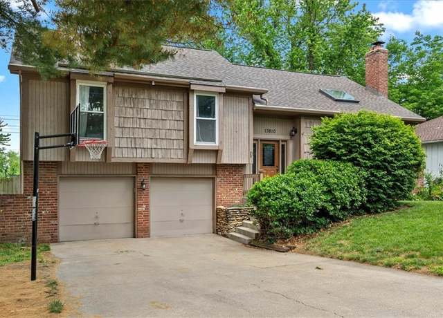 Property at 13810 W 69th St, Shawnee, KS 66216, 4 beds, 2.5 baths