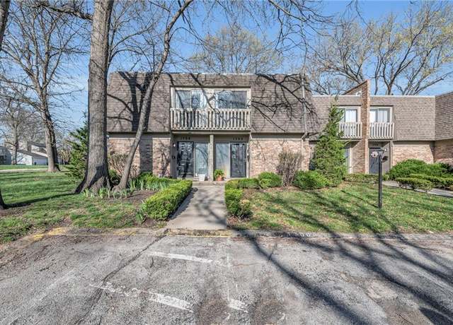 Property at 1702 E 97th St, Kansas City, MO 64131, 2 beds, 1.5 baths