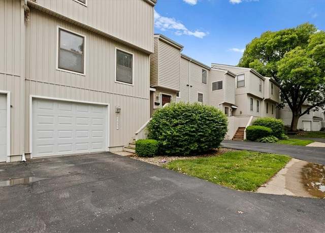 Property at 8605 W 109th St, Overland Park, KS 66212, 2 beds, 1.5 baths