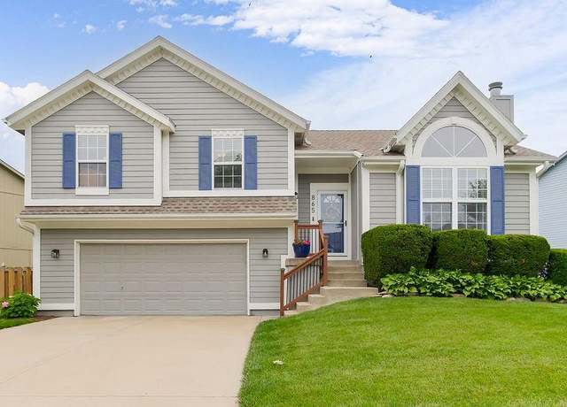 Property at 865 W Elizabeth St, Olathe, KS 66061, 3 beds, 2 baths