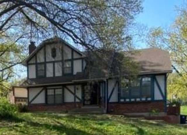 Property at 1516 E 99th St, Kansas City, MO 64131, 5 beds, 2.5 baths