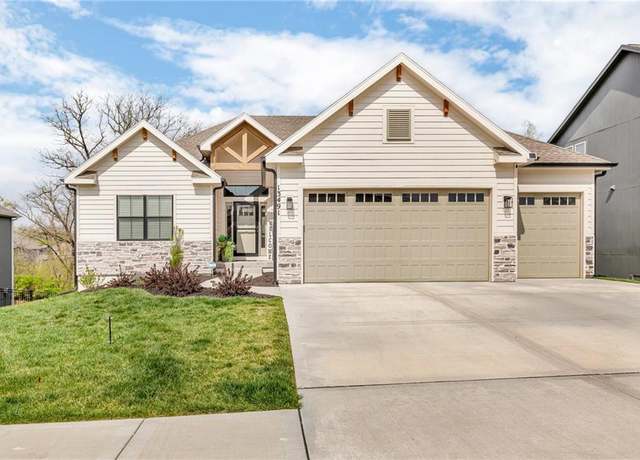 Property at 13491 Terrace Park Dr, Parkville, MO 64152, 4 beds, 3 baths