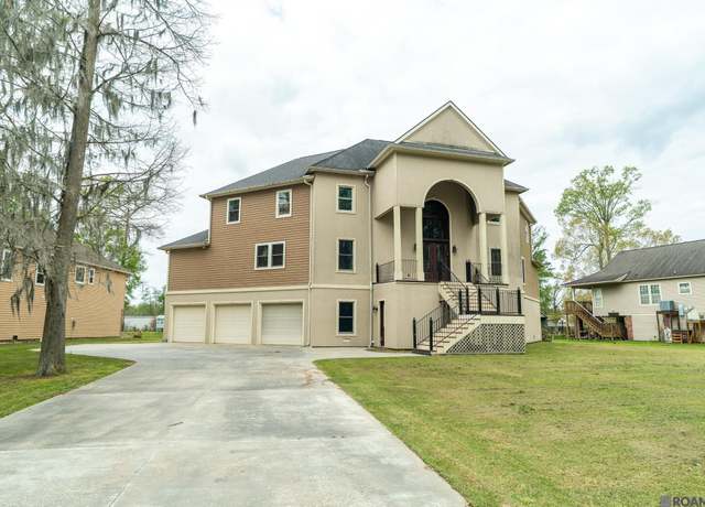 Property at 13876 Calle Sevario Dr, Prairieville, LA 70769, 4 beds, 5 baths