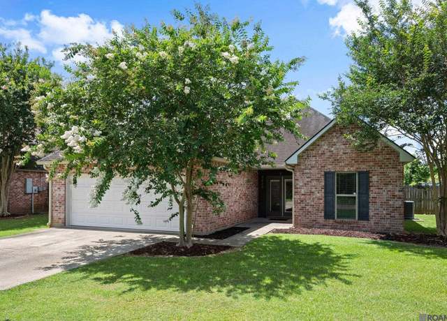Property at 2235 Woodland Ct, Port Allen, LA 70767, 3 beds, 2 baths