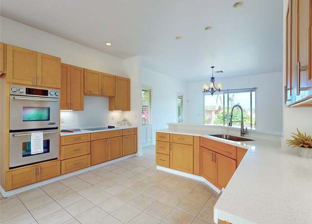 Property at 1053 Koko Kai Pl, Honolulu, HI 96825, 3 beds, 2.5 baths