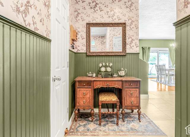 Property at 839 W Jordan Oaks Ct S, Sandy, UT 84070, 3 beds, 2.5 baths