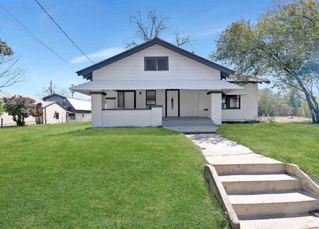 Property at 103 2nd St, Clanton, AL 35045, 4 beds, 1.5 baths