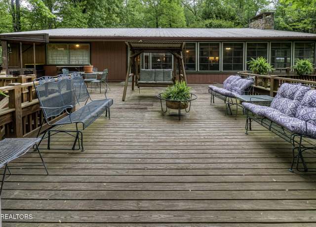 Property at 315 Robin Ln, Gatlinburg, TN 37738, 6 beds, 3 baths