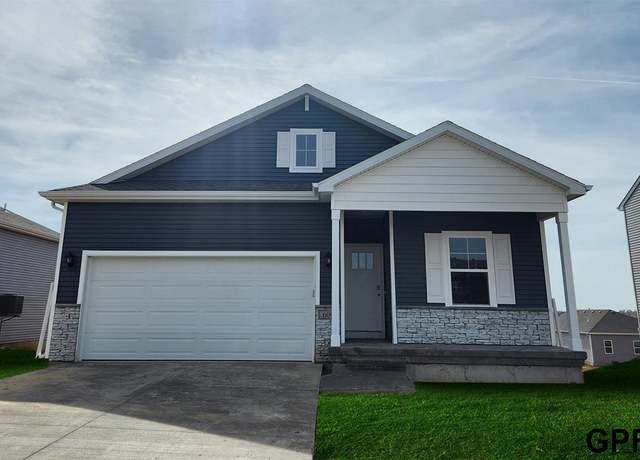 Property at 11920 S 115th St, Papillion, NE 68046, 5 beds, 3 baths