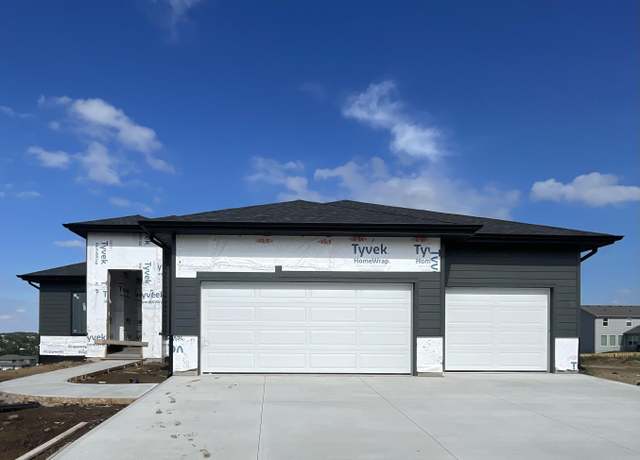 Property at 10915 N 161st Ave, Bennington, NE 68007, 4 beds, 3 baths