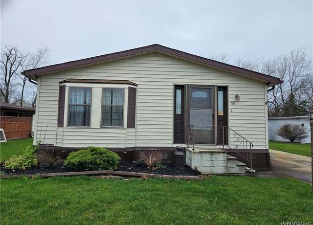 Property at 118 S Eaglecrest Dr, Hamburg, NY 14075, 3 beds, 2 baths