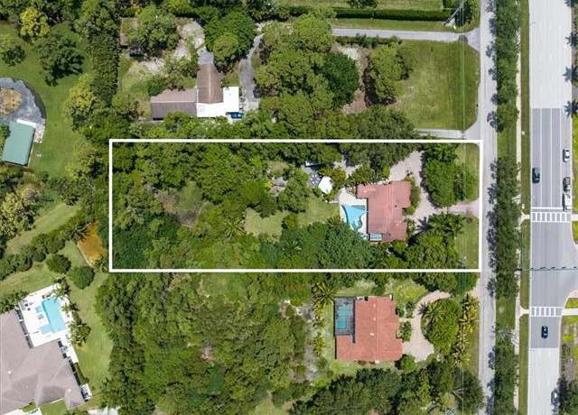 Property at 6540 Trail Blvd, Naples, FL 34108, 3 beds, 2.5 baths