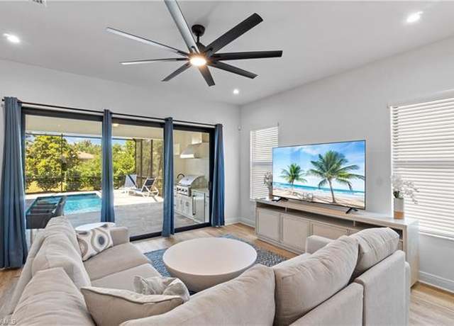 Property at 551 97th Ave N, Naples, FL 34108, 4 beds, 3 baths