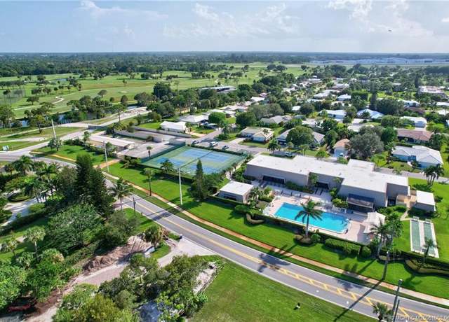 Property at 1813 SE Granada Ln, Stuart, FL 34996, 3 beds, 2 baths