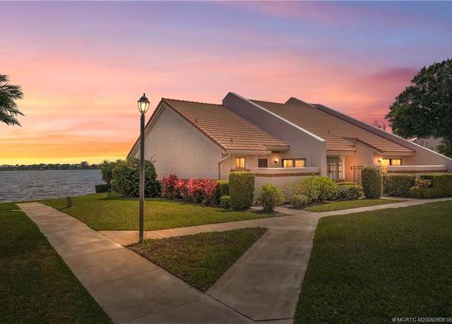Property at 3523 SE Sandpiper Cir, Port Saint Lucie, FL 34952, 3 beds, 3 baths