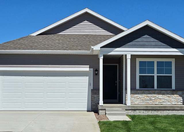 Property at 2633 SE Creekhill Way, West Des Moines, IA 50265, 3 beds, 2 baths