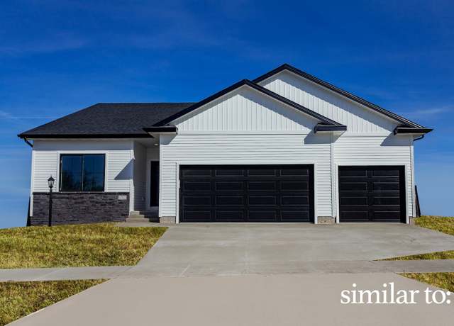 Property at 5560 165th St, Urbandale, IA 50323, 3 beds, 2 baths