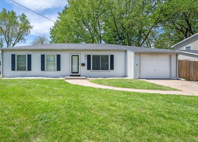 Property at 706 7th Ave SE, Altoona, IA 50009, 3 beds, 1.5 baths