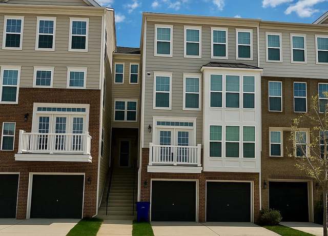 Property at 43370 Town Gate Sq, Chantilly, VA 20152, 3 beds, 2.5 baths