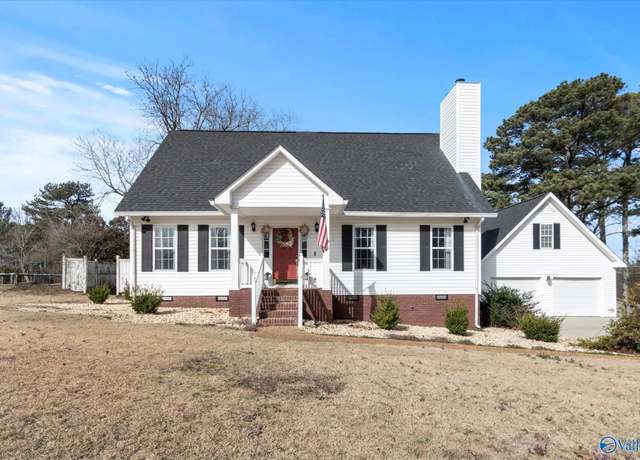 Property at 5906 Leonard St, Guntersville, AL 35976, 3 beds, 2 baths