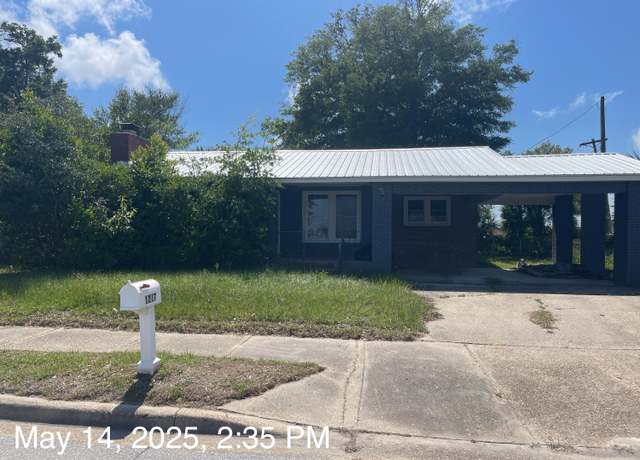 Property at 1217 Frankford Ave, Panama City, FL 32401, 4 beds, 3 baths